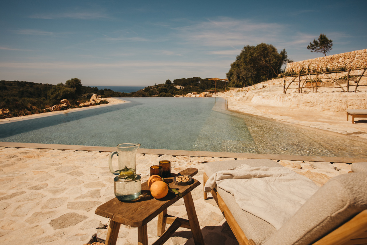 Wasser und Terrasse am Son Blanc Farmhouse